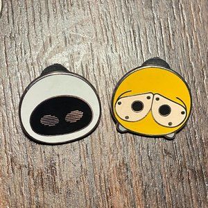Wall-e and Eve Tsum tsum Pins